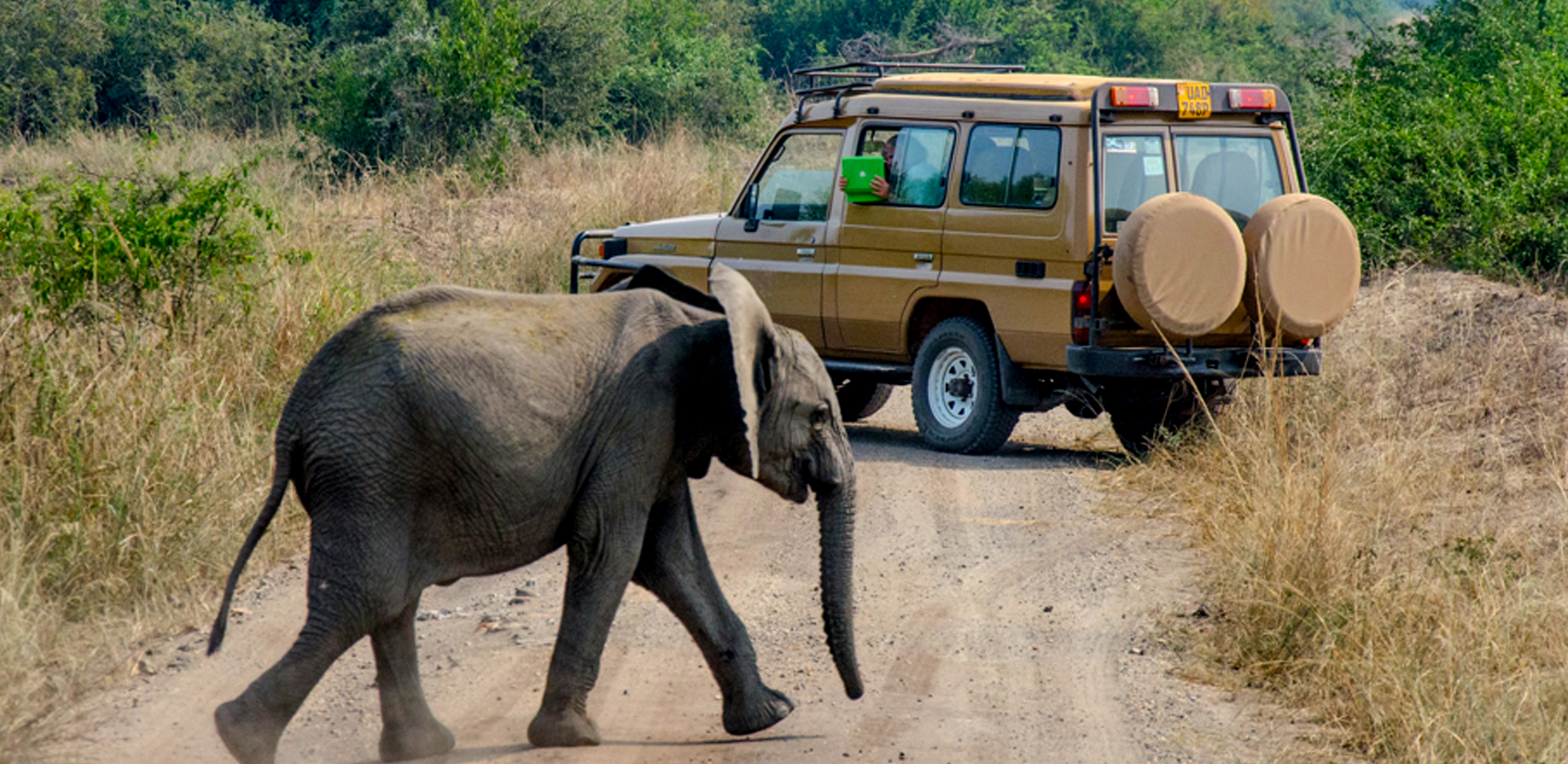 Tipping on safari in Uganda
